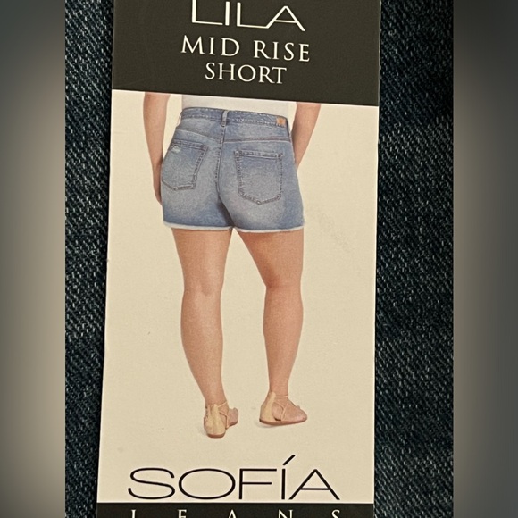 SOFIA Lila Mid Rise Jean Shorts - Frayed Edge Trim 28W NWT - Picture 2 of 11